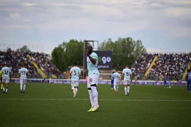 开云APP-卢卡库结束30轮运动战球荒，场外也成为反歧视榜样