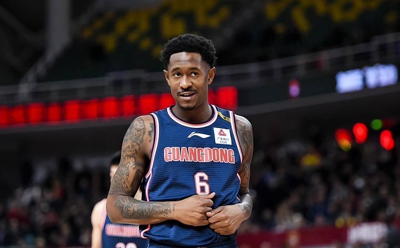 开云官网-广东千胜海报争议!宏远功勋外援:周琦不配上去,死神帕克更适合