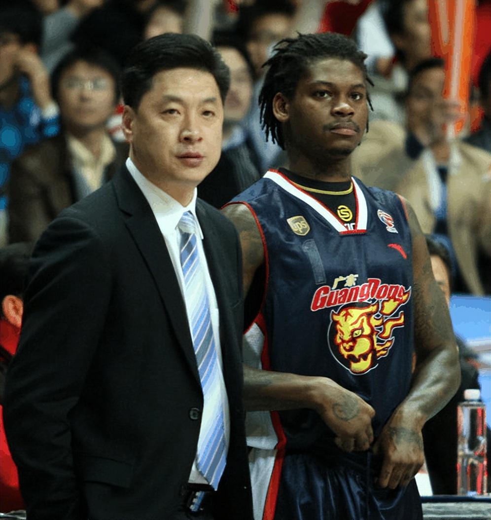 开云官网-广东千胜海报争议!宏远功勋外援:周琦不配上去,死神帕克更适合