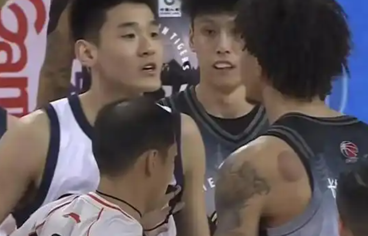 CBA最新积分榜：广厦7连胜，北控惨败23分，广东119-98吉林排第2