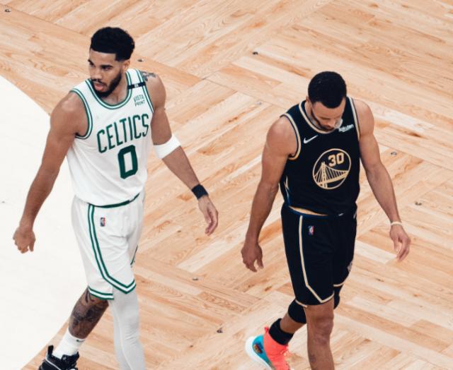 kaiyun-一场悲情英雄的强硬血战 库里已经为勇士付出所有