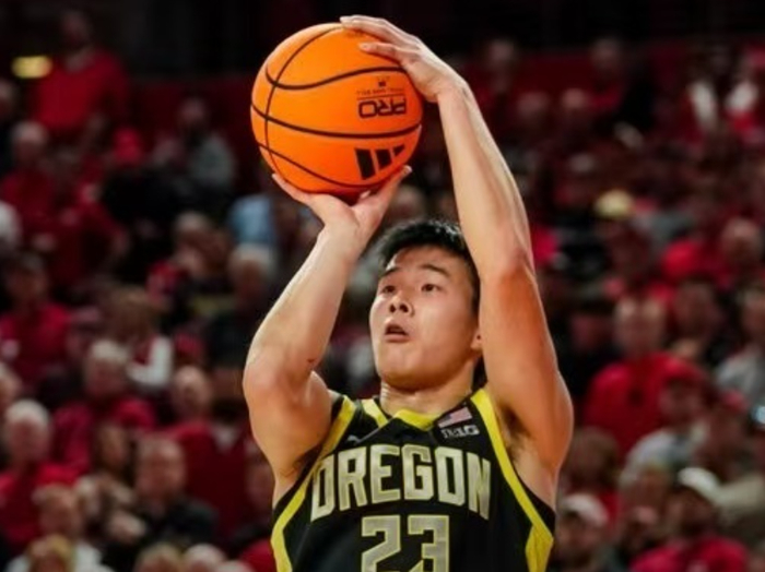 林葳打成核心！手感回暖砍14分全队最高，但防守仍是大问题！|NCAA|俄勒冈大学鸭子队|球员|比赛|数据_新浪体育_新浪新闻