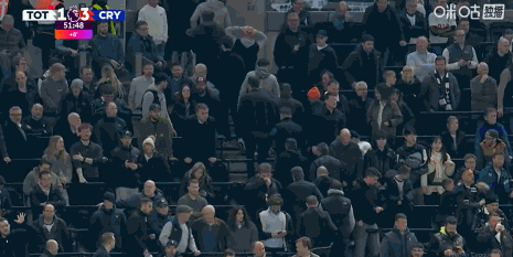 开云体育下载-1-3！十人热刺5连败+11轮不胜，距降级区仅1分，球迷失望半场退场